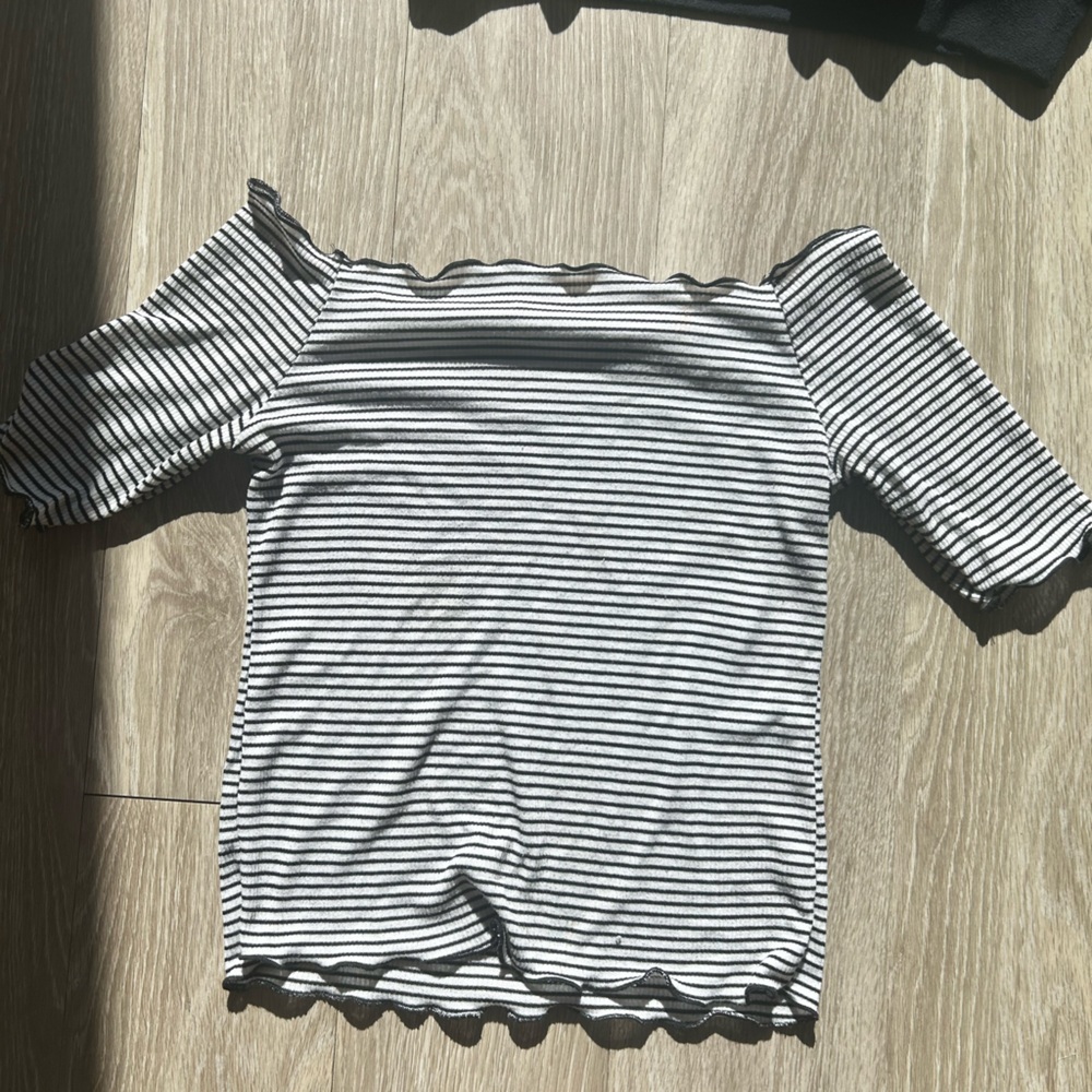 Elegant Off-Shoulder Striped Top - Black and White